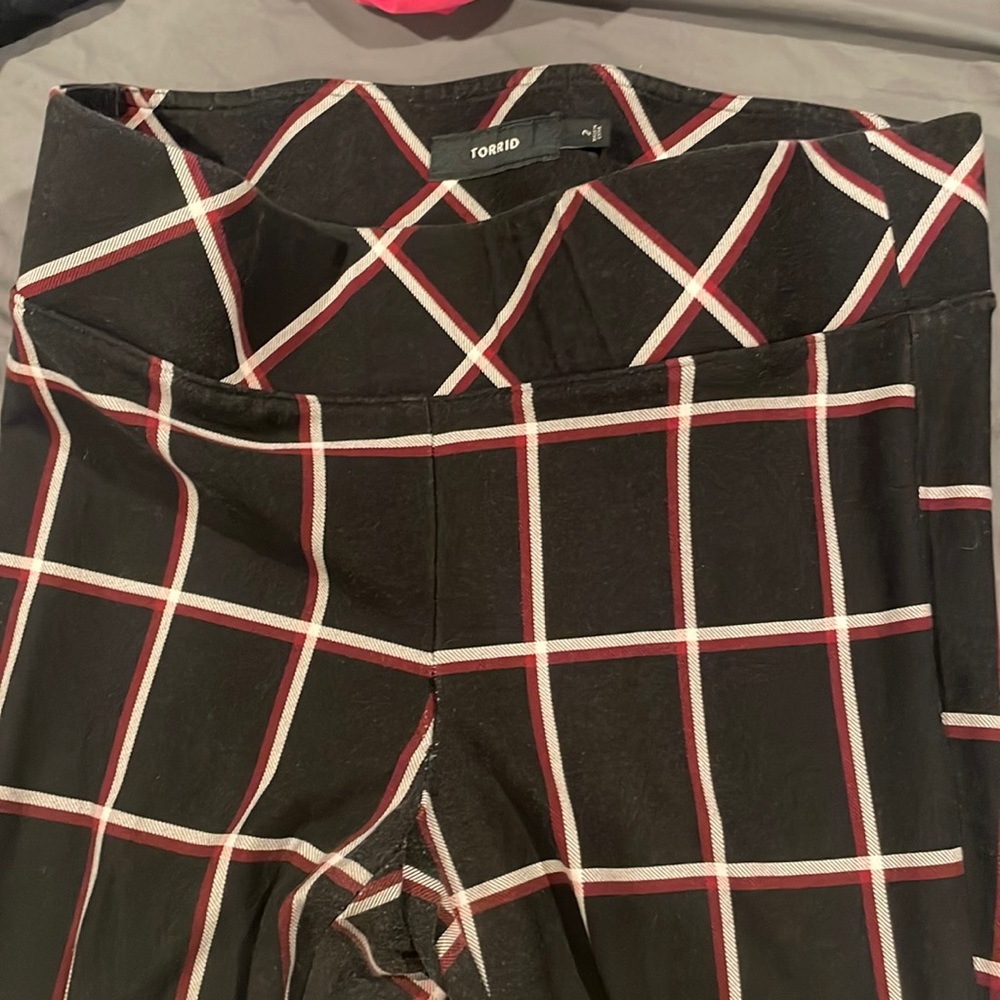 Red black and white torrid pixie pants leggings torrid size 2
